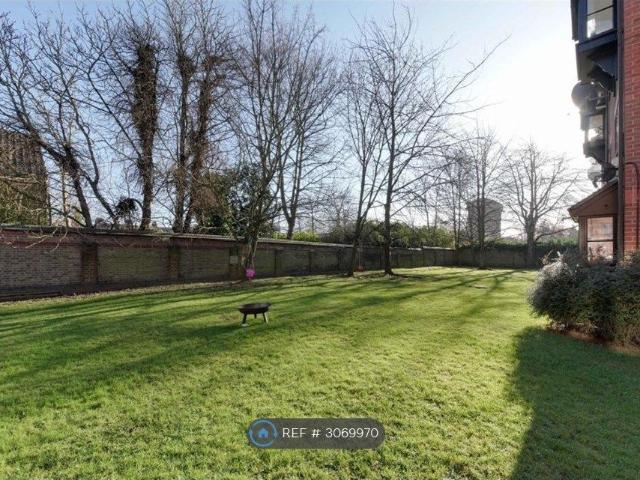 Apartment for rent in The Gardens, Greater London
