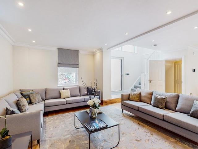 House for rent in Kensington, Greater London