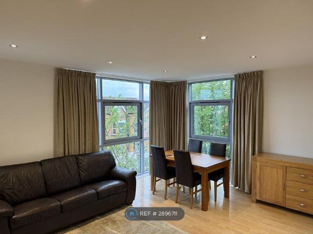 House for rent in London Borough of Merton, Raynes Park