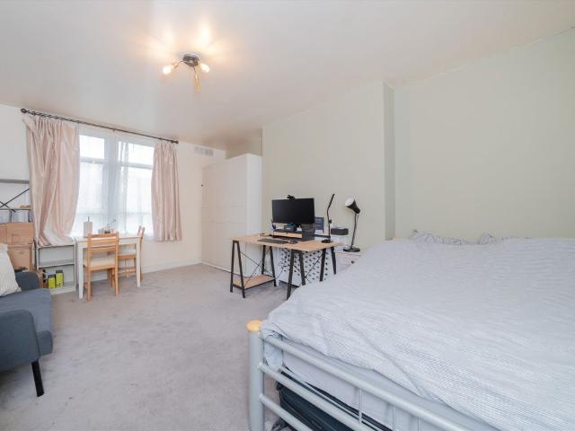 Studio for rent in Earl's Court, Greater London