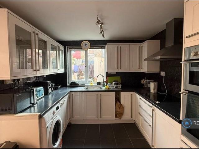House for rent in Upton, Greater London