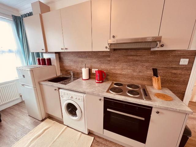Apartment for rent in Bowes Park, Greater London