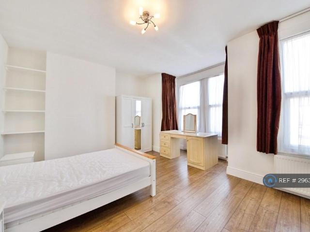 House for rent in New Southgate, Greater London
