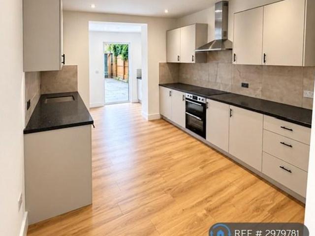 House for rent in Bowes Park, Greater London