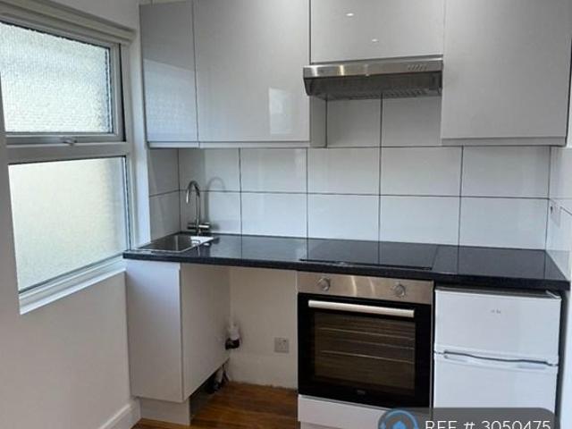 Apartment for rent in New Southgate, Greater London