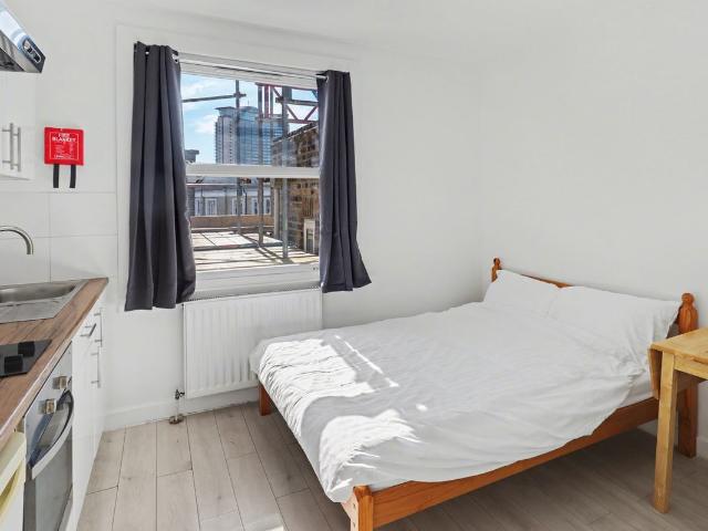 Studio for rent in Earl's Court, Greater London