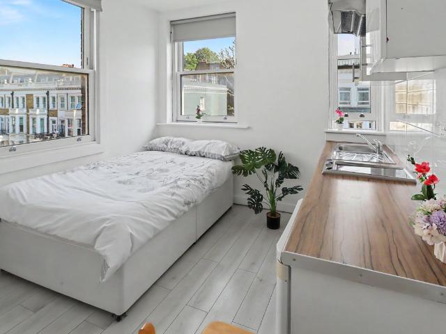Studio for rent in Earl's Court, Greater London