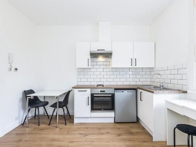 Studio for rent in Earl's Court, Greater London