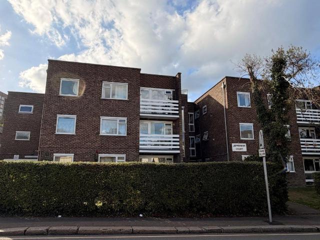 Apartment for rent in Redhill, Reigate and Banstead