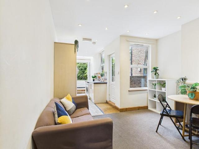 House for rent in Heigham Grove, East Bank