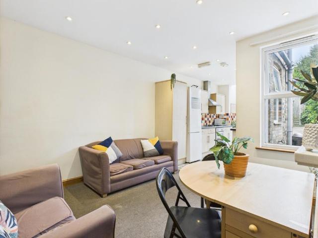 Apartment for rent in Heigham Grove, East Bank