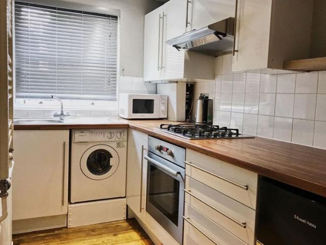 Apartment for rent in Abbots Manor Estate, Pimlico