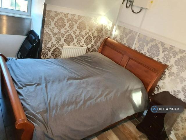 Apartment for rent in Hawley, Monks Orchard