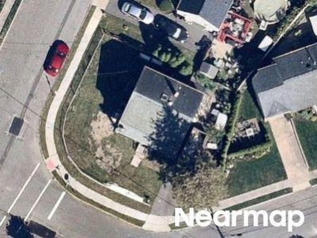 House for sale in Elmwood Park, New Jersey