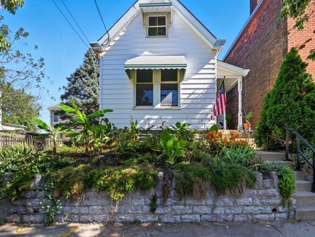 House for sale in Bellevue, Kentucky