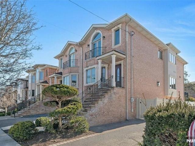 House for sale in Cliffside Park, New Jersey