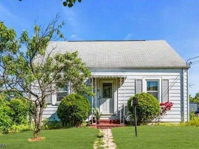 House for sale in Elmwood Park, New Jersey