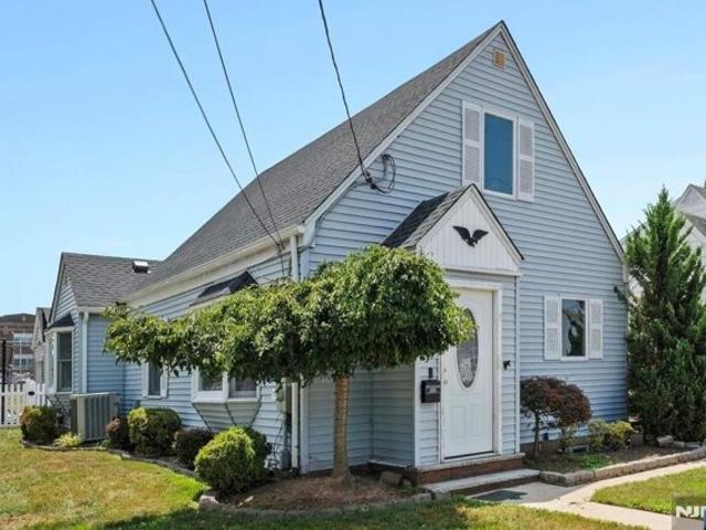 House for sale in Elmwood Park House for sale in Elmwood Park