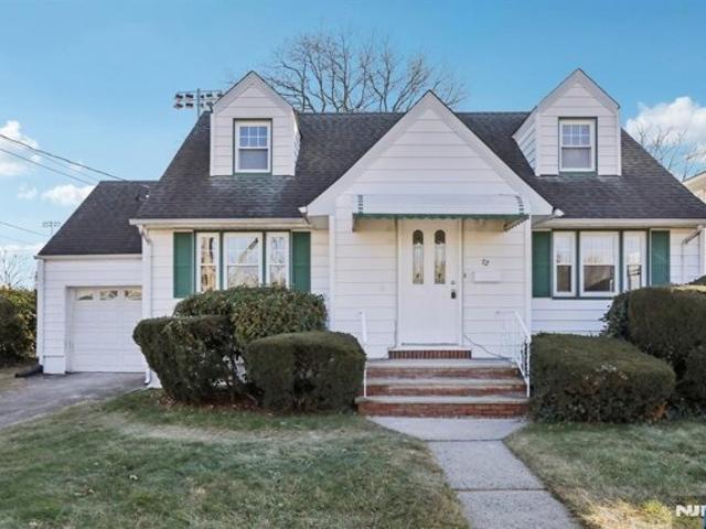 House for sale in Elmwood Park, New Jersey