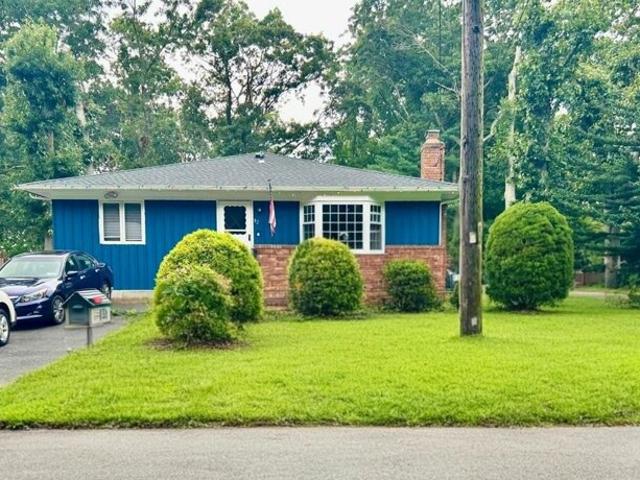 House for sale in Holtsville House for sale in Holtsville