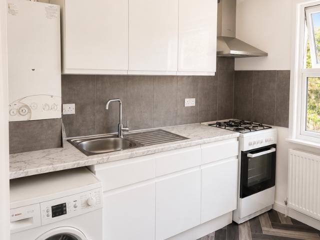 Apartment for rent in Manor Park, Greater London