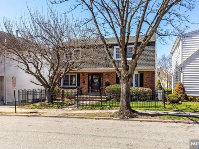 House for sale in Carlstadt House for sale in Carlstadt
