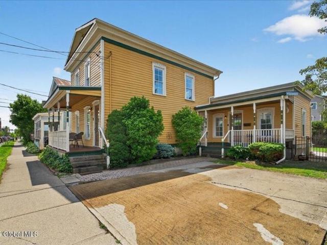 House for sale in Saratoga Springs