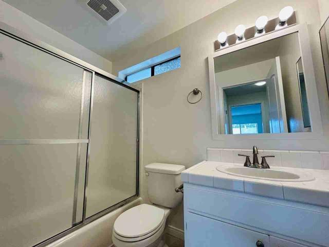 Apartment for rent in Canoga Park, California