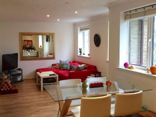 Apartment for rent in Avonley Village, Greater London