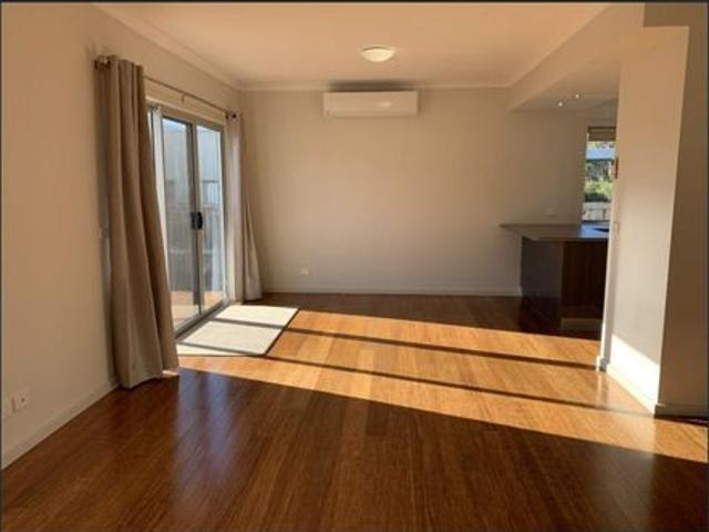 Townhouse for rent in Eagle Point, Victoria