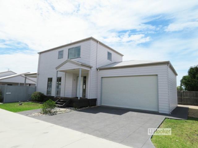 Townhouse for rent in Eagle Point, Victoria
