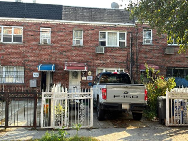 House for sale in Westchester Square, New York