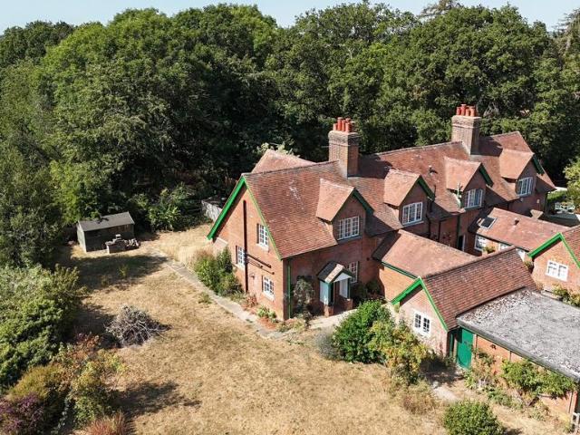 House for rent in Five Acres, Hertfordshire