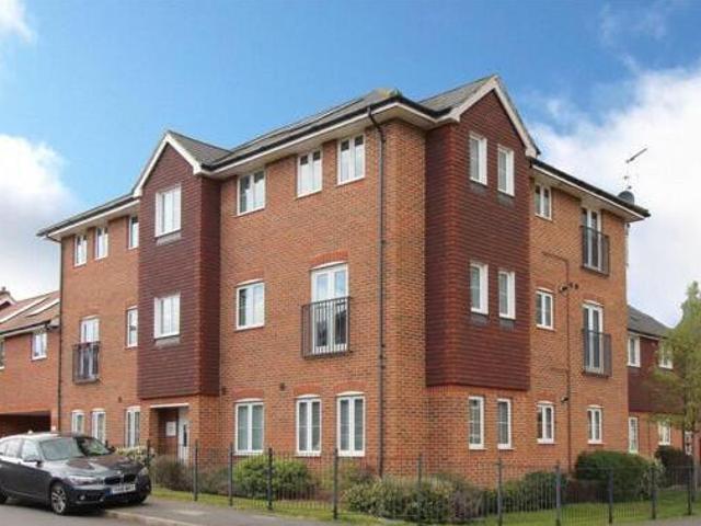 House for sale in Heol-las, Surrey