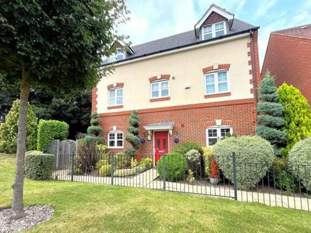 House for sale in Heol-las, Surrey