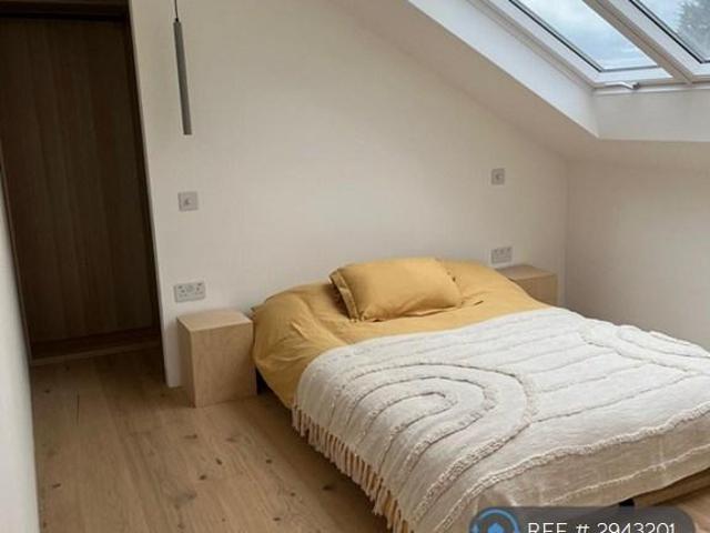 House for rent in New Southgate, Greater London