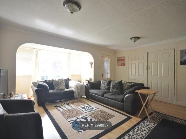 House for rent in Pachesham Park, Surrey