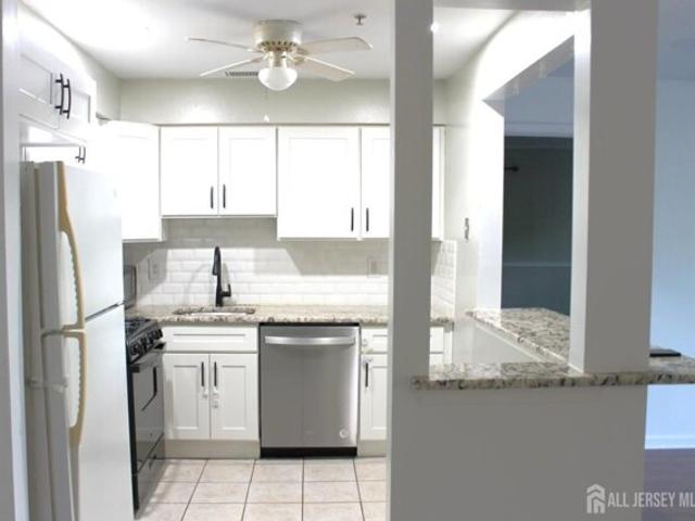 Condo for sale in Edison