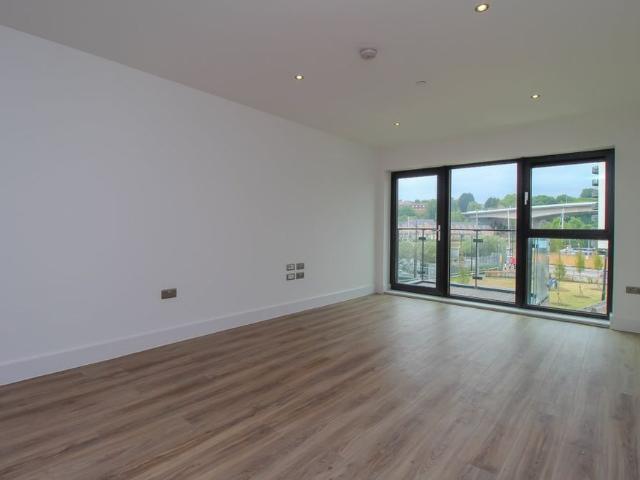 Apartment for rent in Cardiff International Sports Village, Falcon Lodge