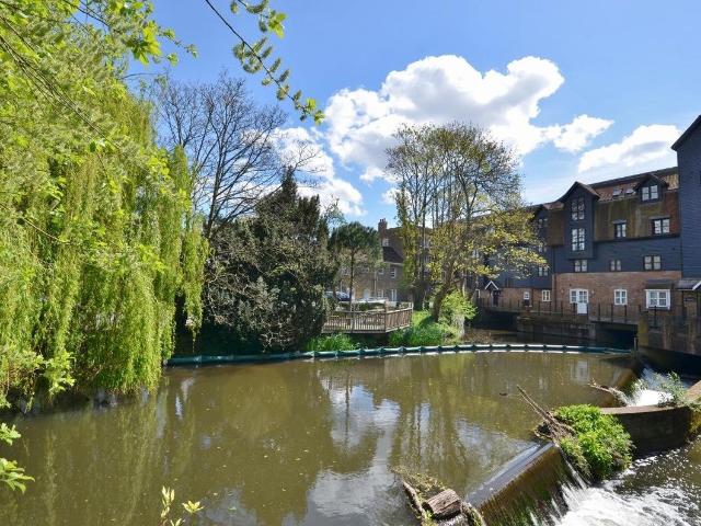 House for rent in Harmondsworth, Greater London