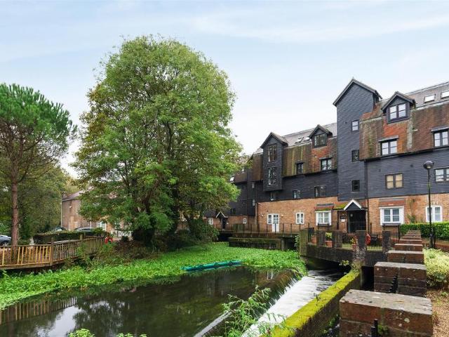 Apartment for rent in Harmondsworth, Greater London