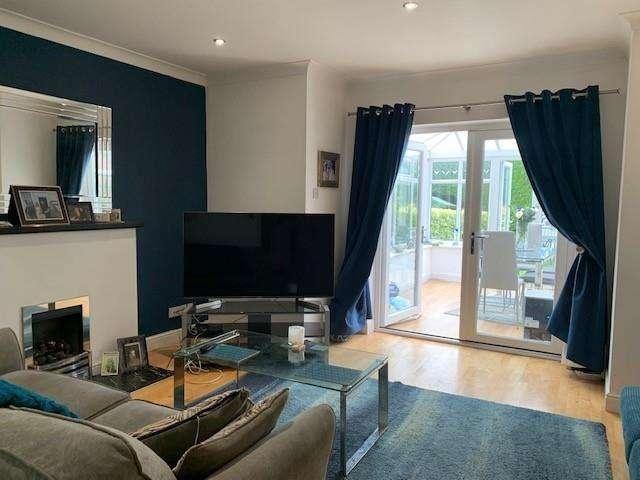 Townhouse for rent in Heald Green, Stockport