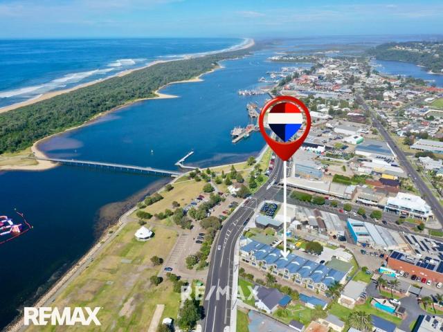 Townhouse for sale in Lakes Entrance, Victoria