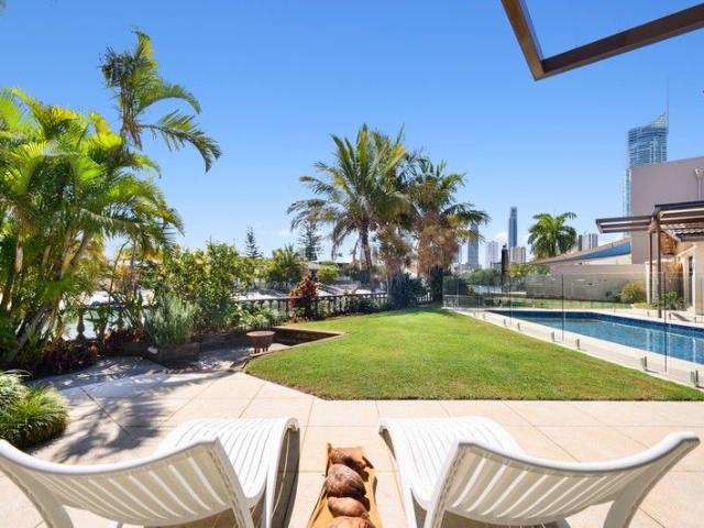 House for sale in Isle Of Capri, Queensland