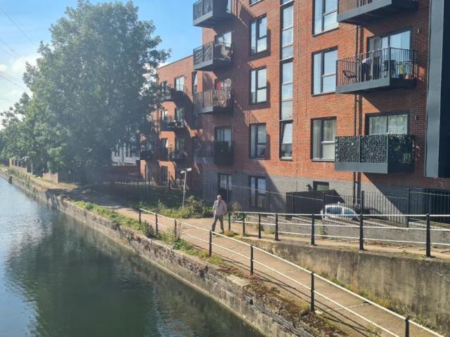 Apartment for rent in Hazlemere Marina, Broxbourne