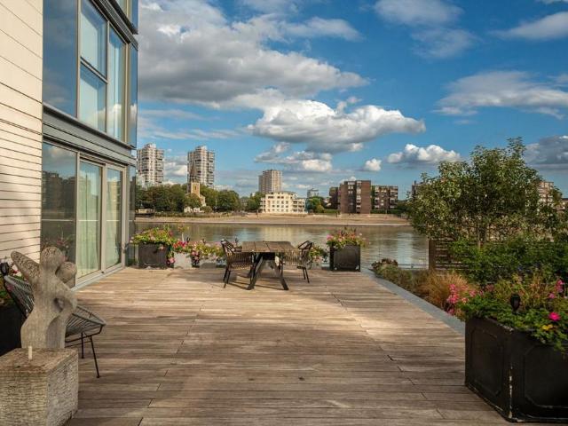 Apartment for rent in Chelsea Waterfront, Greater London