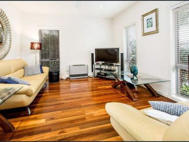 Townhouse for rent in Mornington, Melbourne