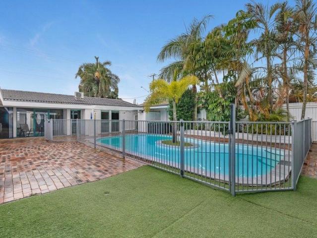 House for sale in Isle Of Capri, Queensland