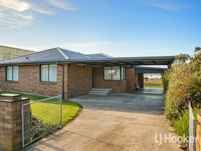 House for sale in Eagle Point, Victoria