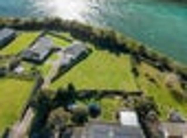 Land for sale in Awhitu